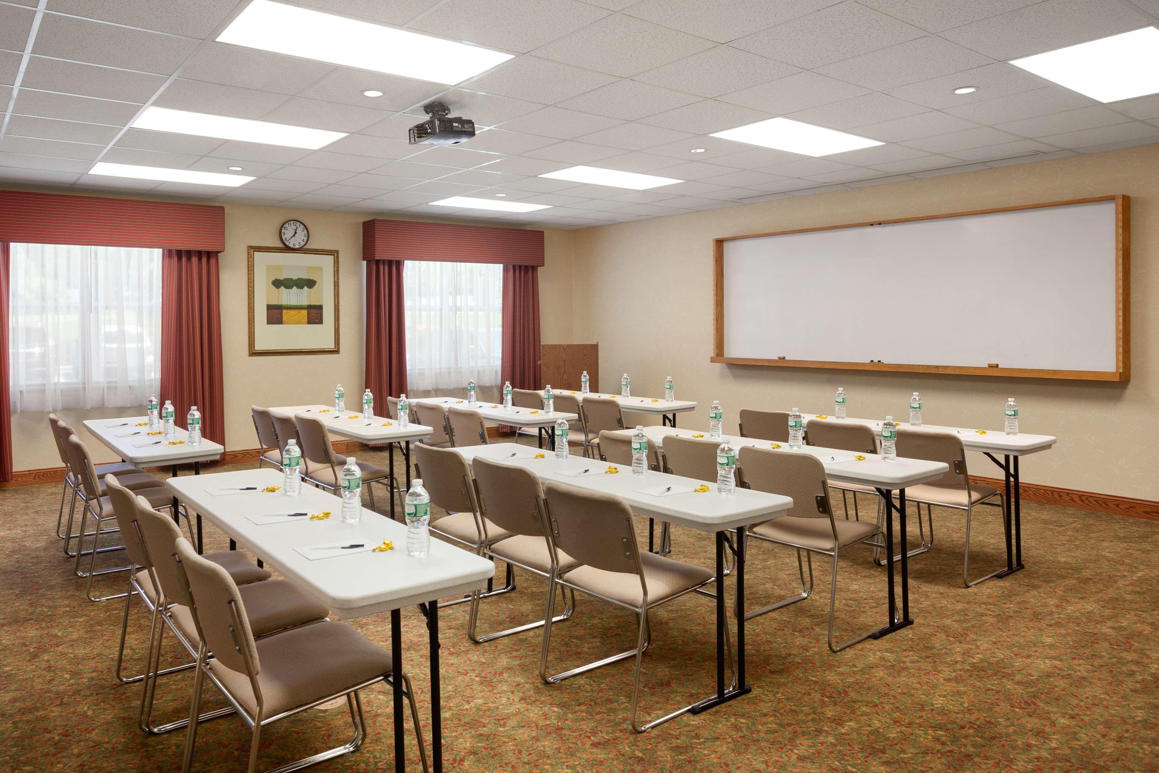Country Inn & Suites By Radisson, Ithaca, Ny Buitenkant foto