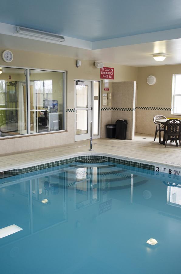 Country Inn & Suites By Radisson, Ithaca, Ny Buitenkant foto